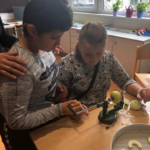 Projekt Apfel: schälen