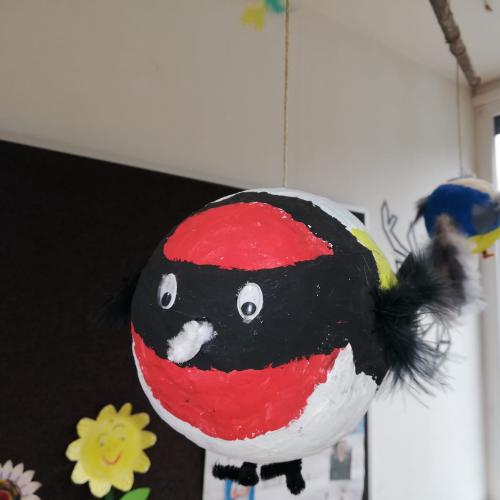 Vögel aus Pappmaché