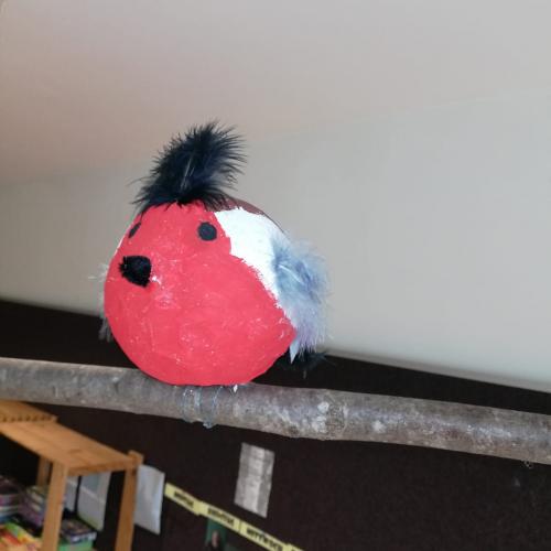 Vögel aus Pappmaché