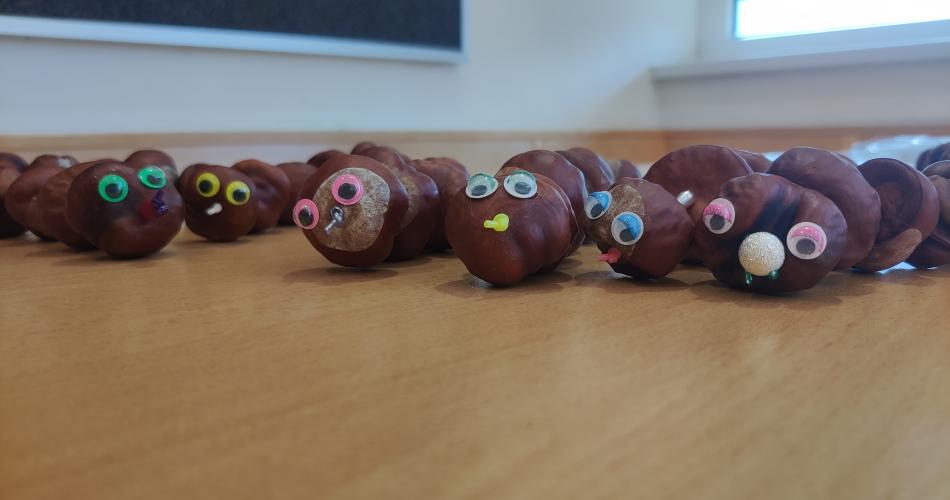 Kastanien fädeln